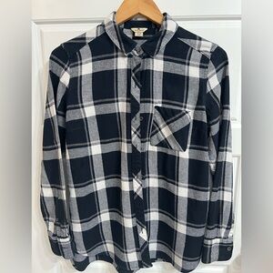 Like New WoolRich button up 🖤🩶🤍